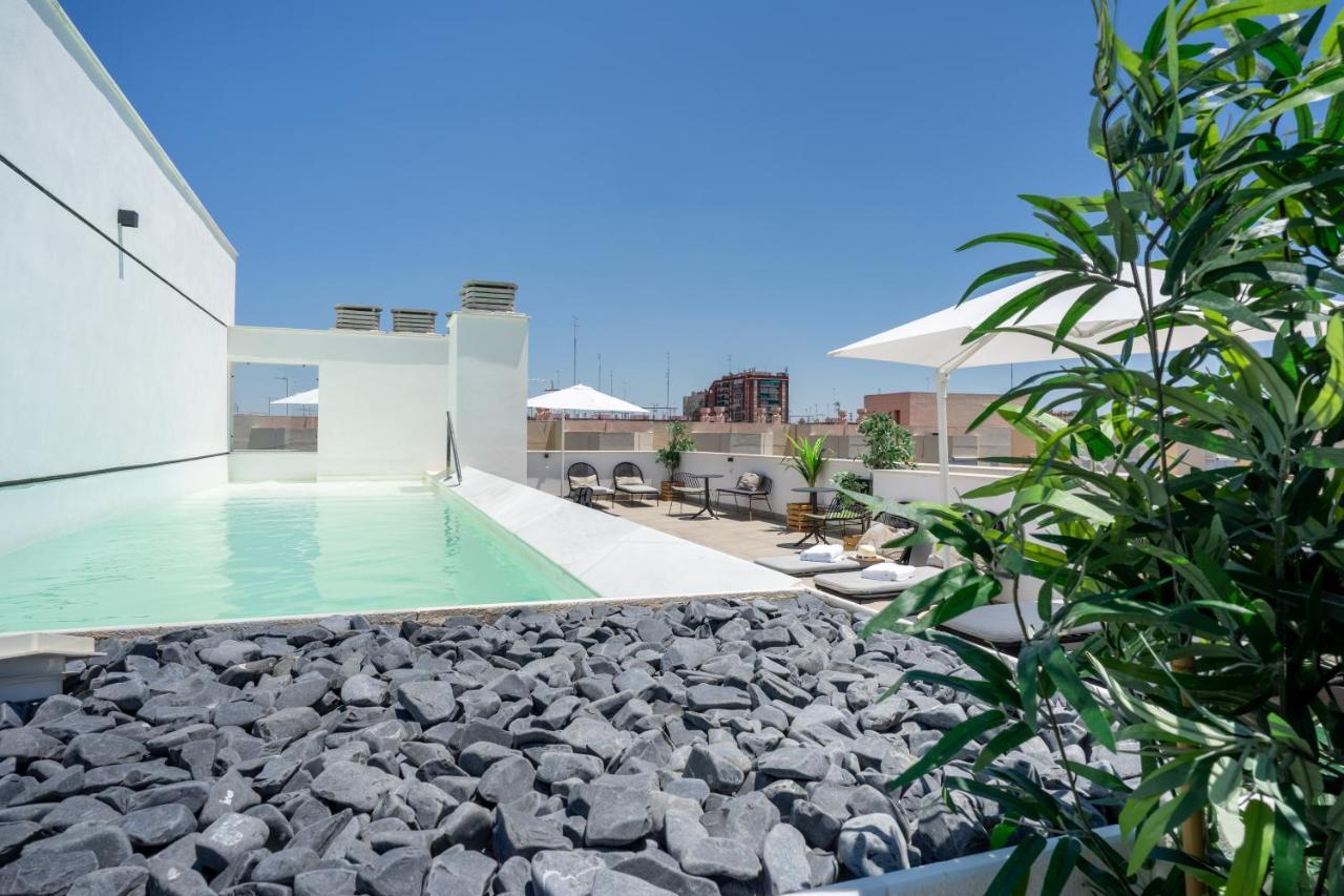 Limehome Sevilla Calle Torcuato Luca De Tena - Digital Access Exterior photo