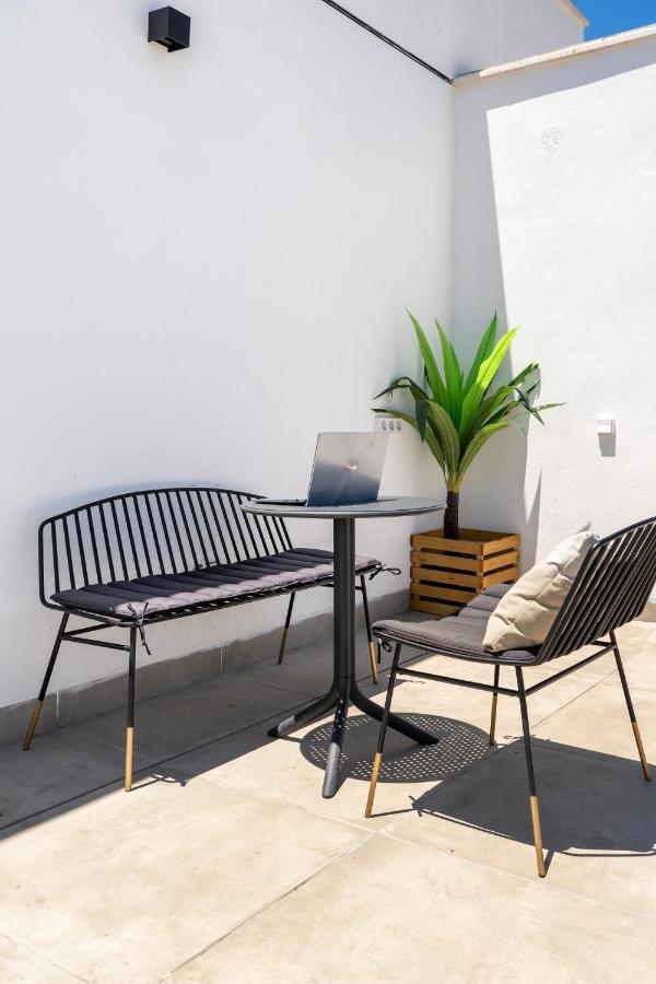 Limehome Sevilla Calle Torcuato Luca De Tena - Digital Access Exterior photo