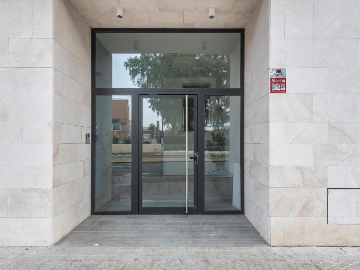 Limehome Sevilla Calle Torcuato Luca De Tena - Digital Access Exterior photo